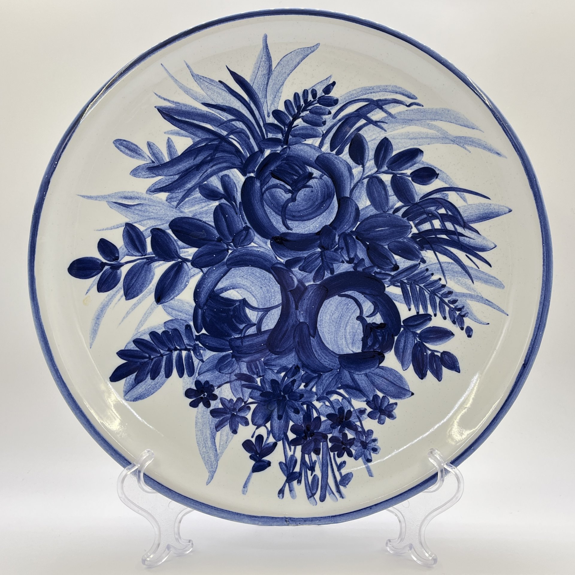 Блюдо большое, украшенное цветочным декором, фарфор, роспись, СССР, 1970-1990 гг.