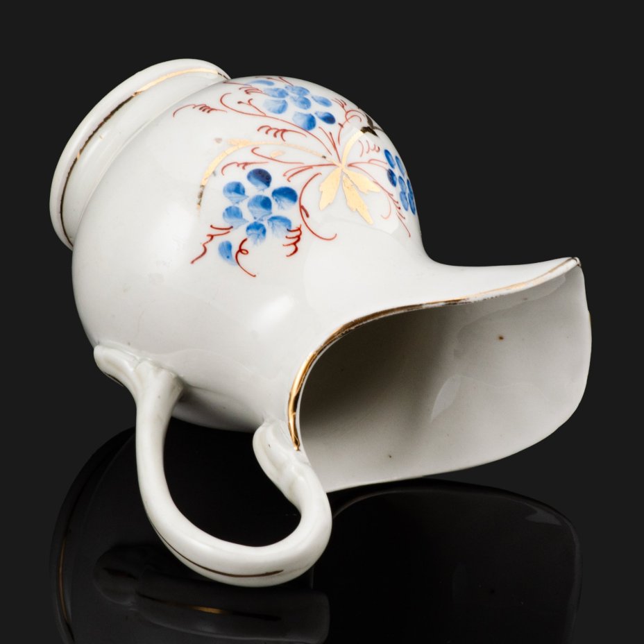 Молочник (крупный), украшенный цветочным узором