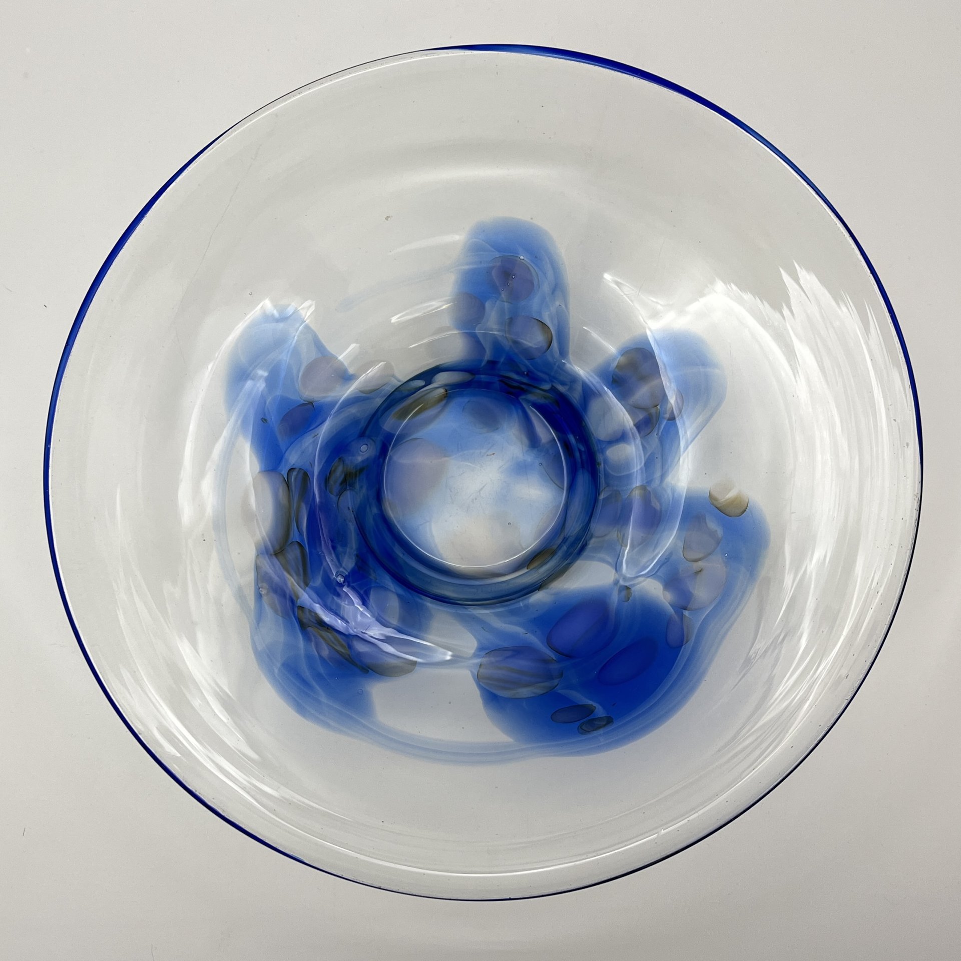 Блюдо (фруктовница), украшенное сине-голубым узором