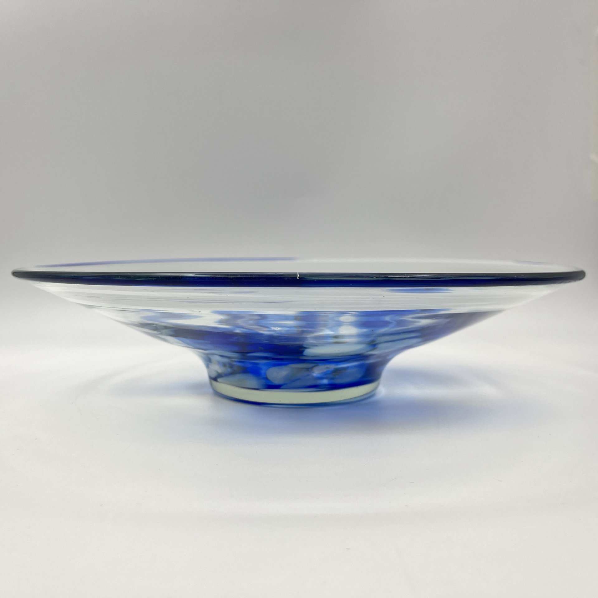 Блюдо (фруктовница), украшенное сине-голубым узором