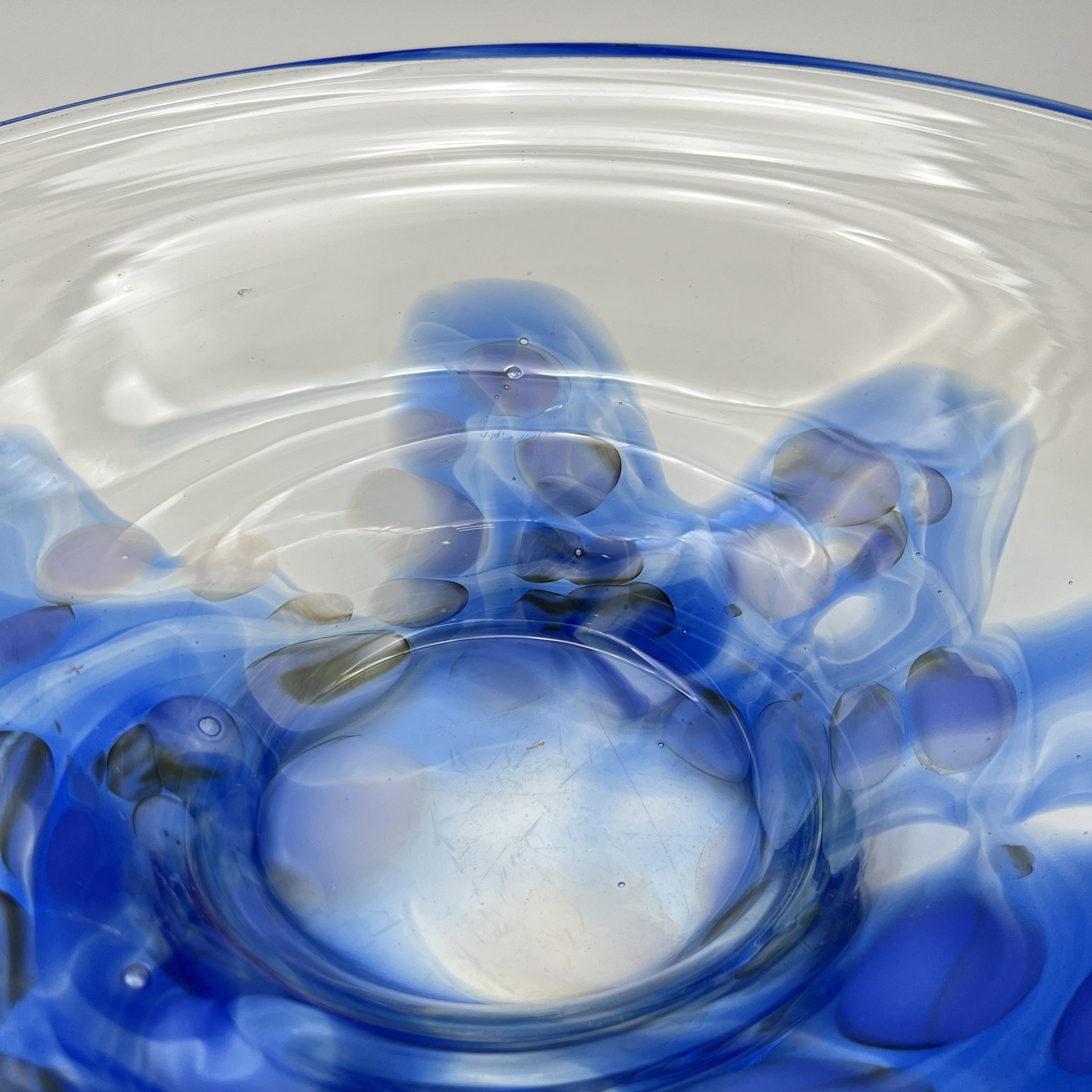 Блюдо (фруктовница), украшенное сине-голубым узором