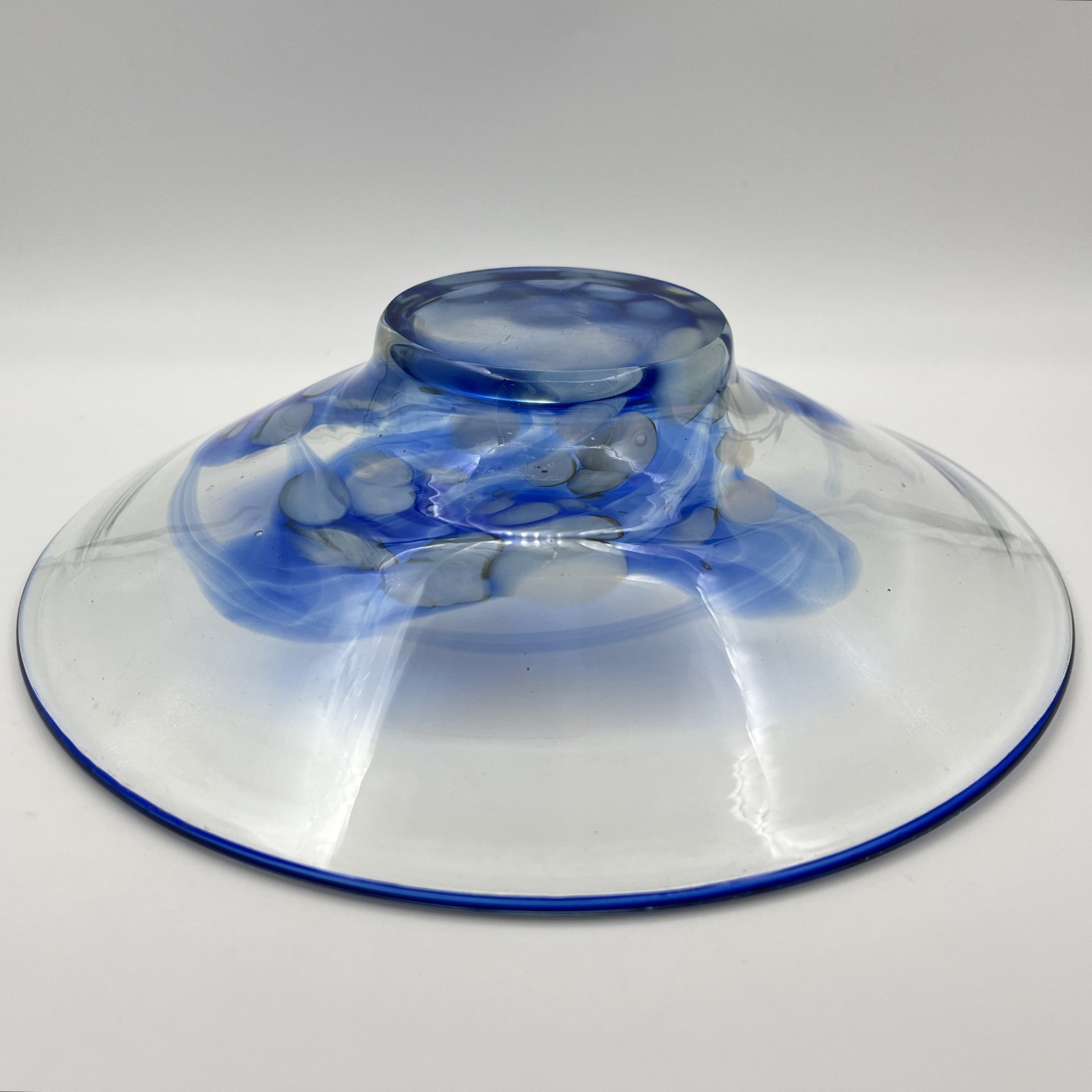 Блюдо (фруктовница), украшенное сине-голубым узором