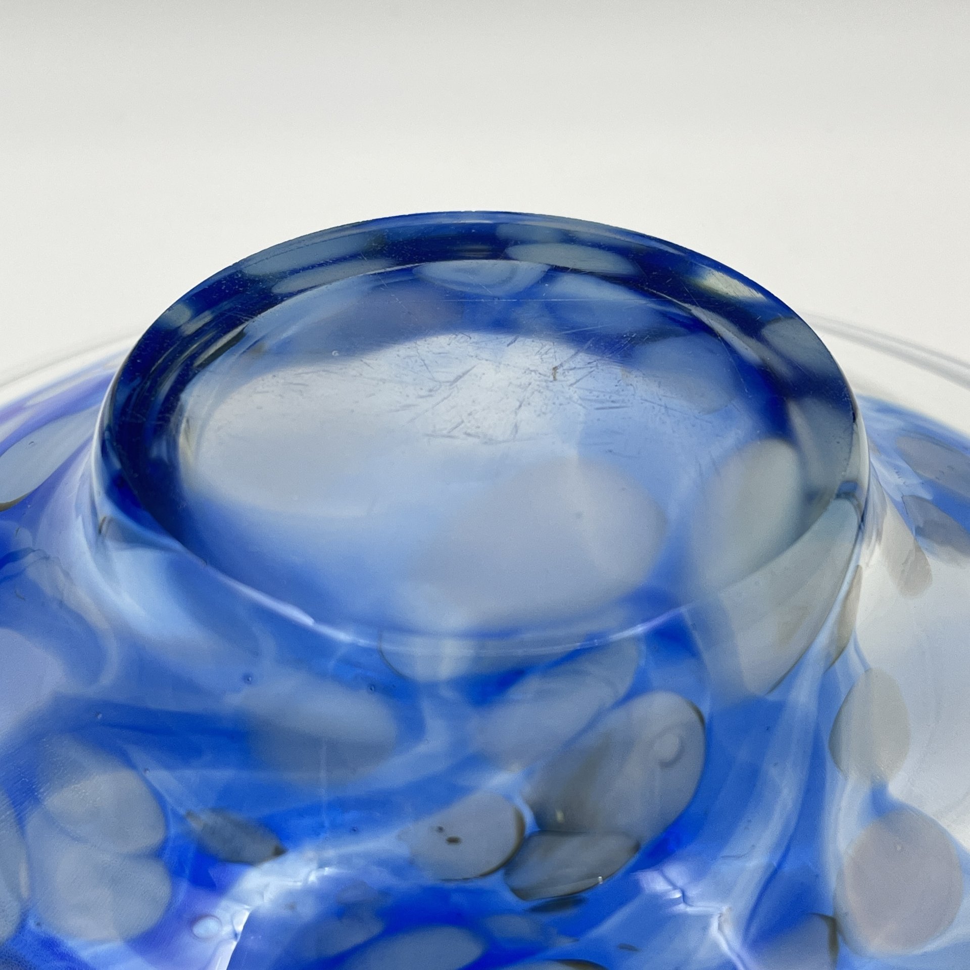 Блюдо (фруктовница), украшенное сине-голубым узором