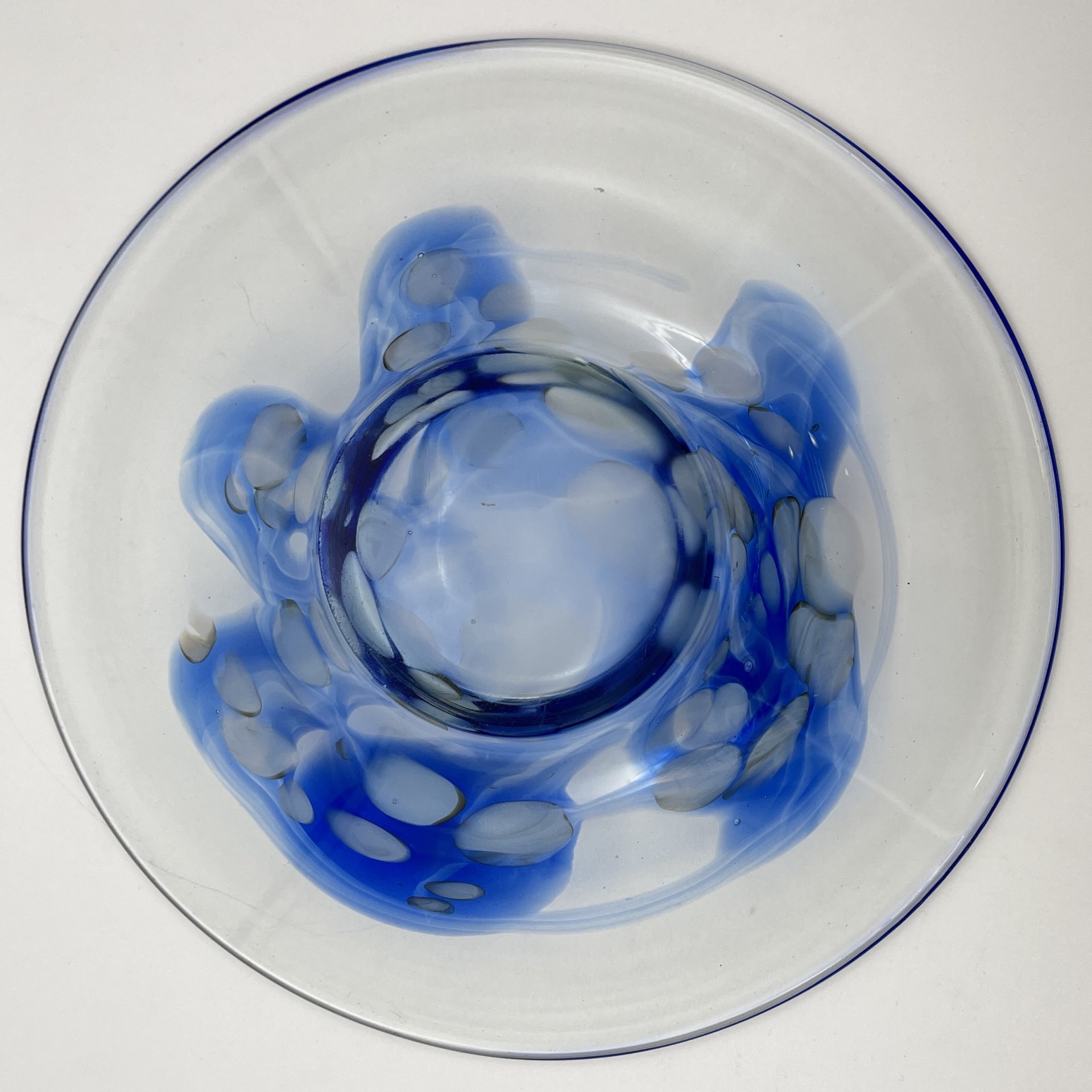 Блюдо (фруктовница), украшенное сине-голубым узором