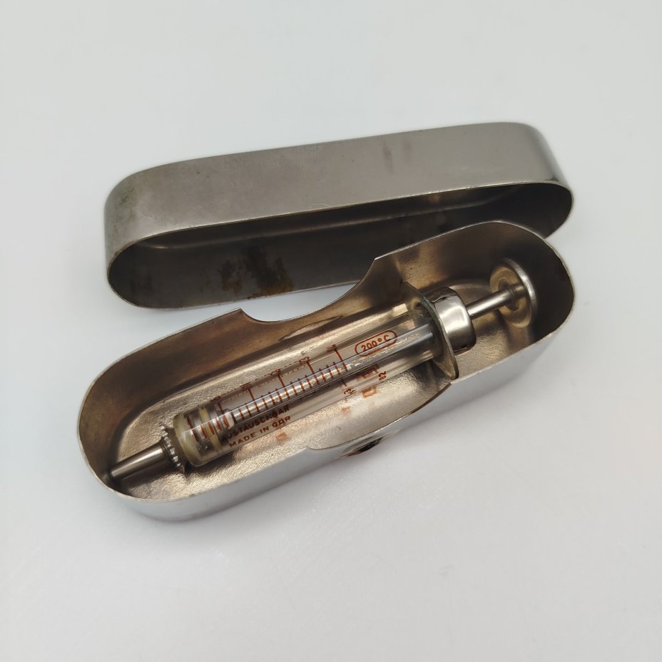 [Медицина] Шприц инсулиновый в футляре (в подборе)