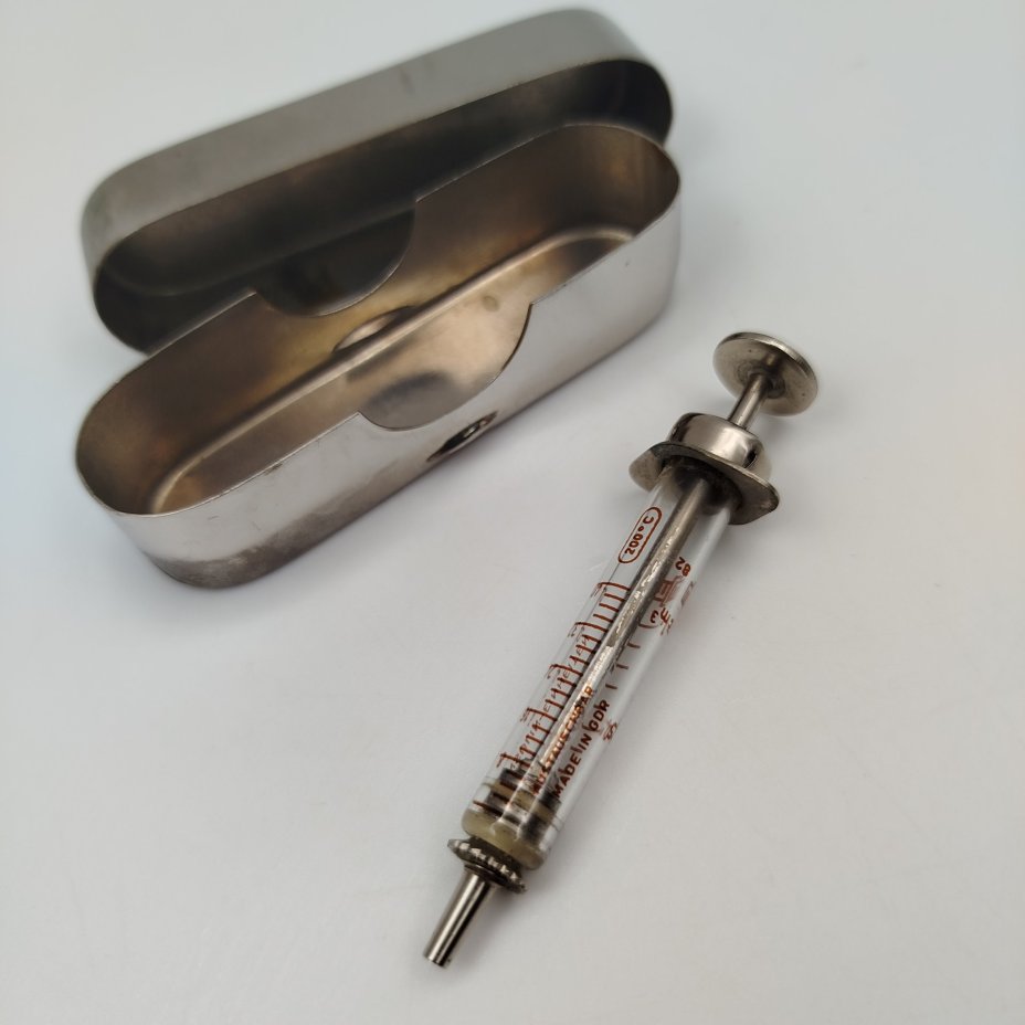 [Медицина] Шприц инсулиновый в футляре (в подборе)