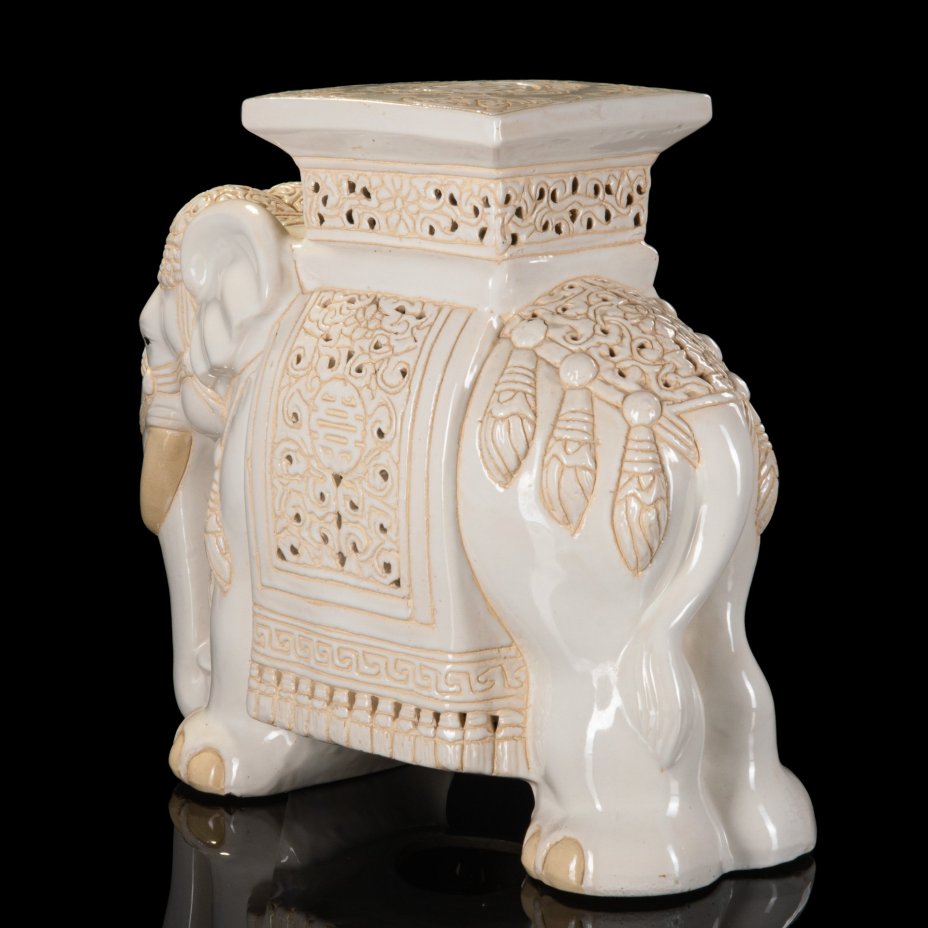 Интерьерная скульптура (подставка) "Белый слон"