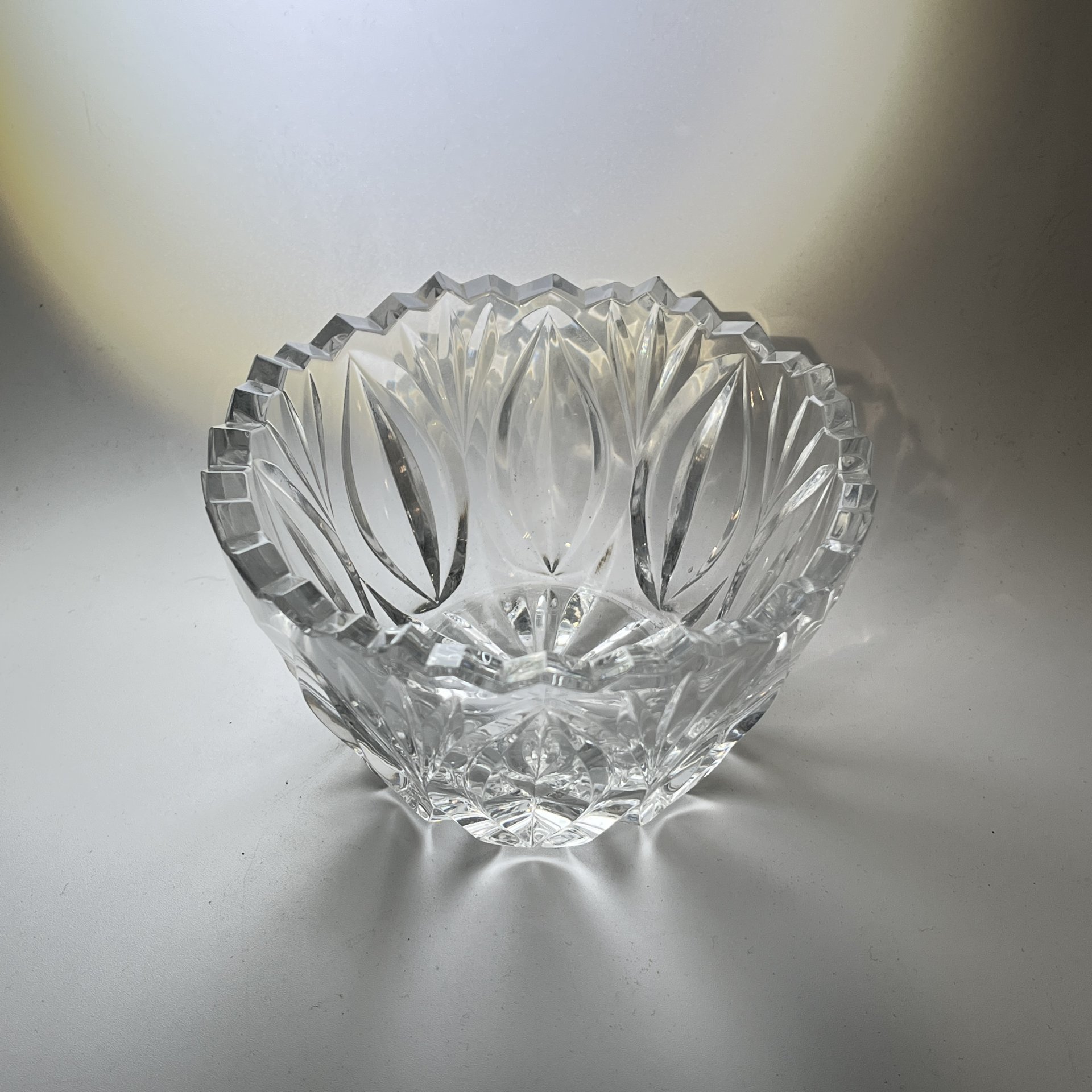 Салатник круглой формы с растительным декором, хрусталь, пресс, СССР, 1970-1990 гг.