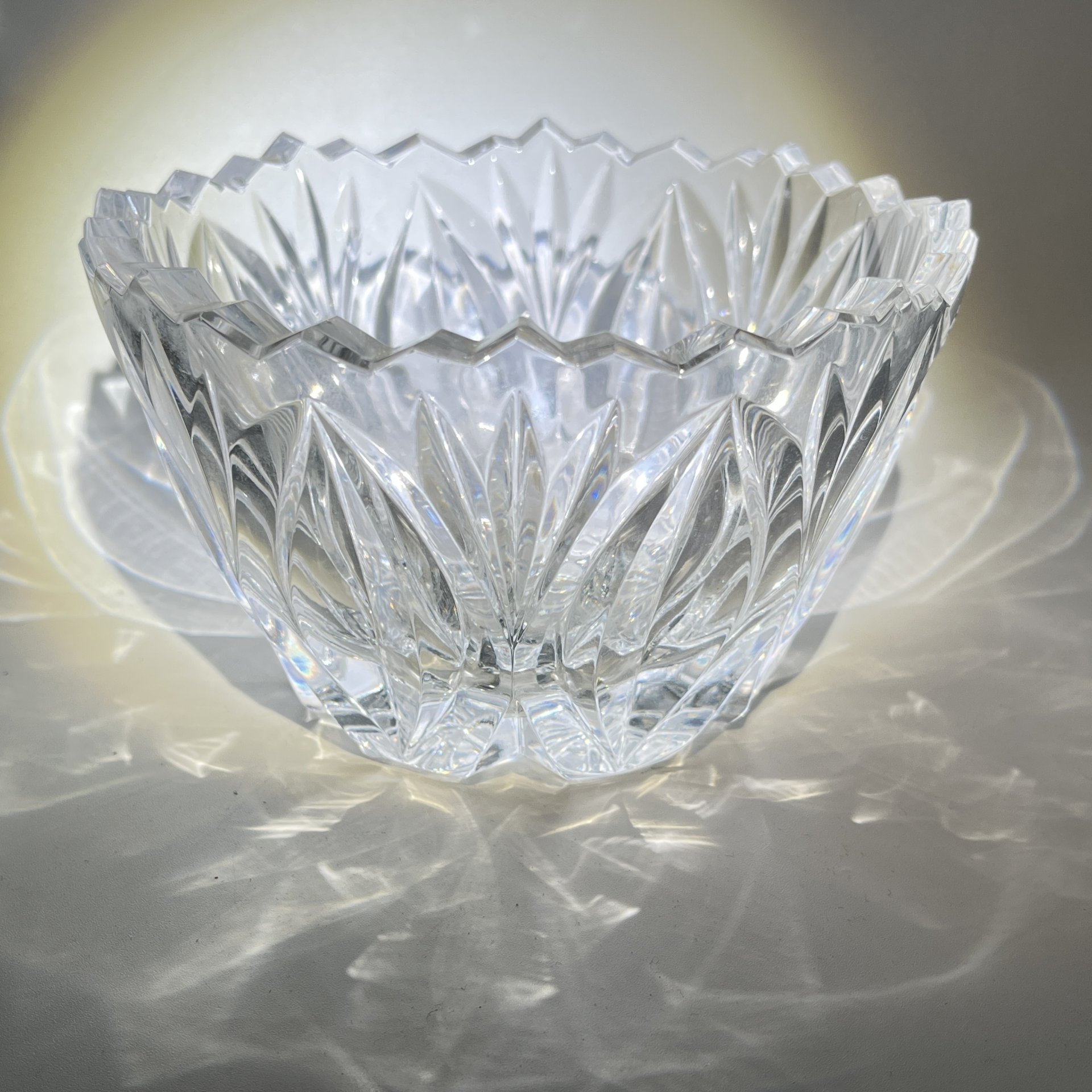 Салатник круглой формы с растительным декором, хрусталь, пресс, СССР, 1970-1990 гг.