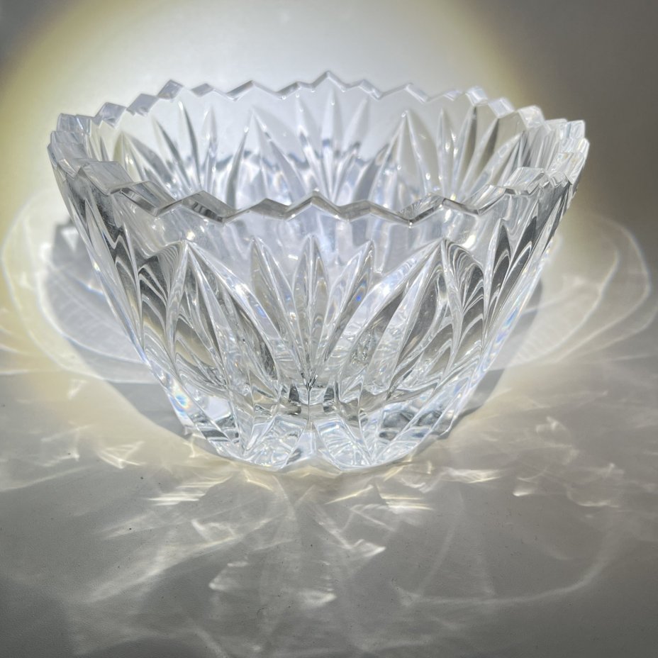 Салатник круглой формы с растительным декором