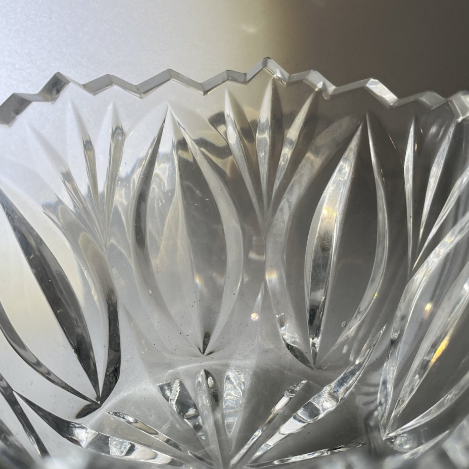 Салатник круглой формы с растительным декором