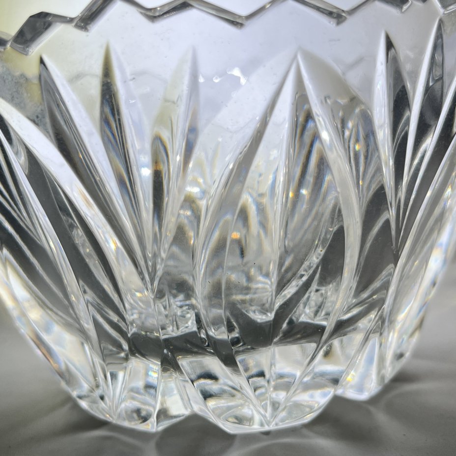 Салатник круглой формы с растительным декором