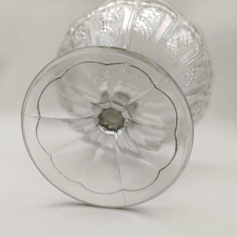 Ваза на ножке, украшенная геометрическим декором, стекло, пресс, СССР, 1970-1990 гг.