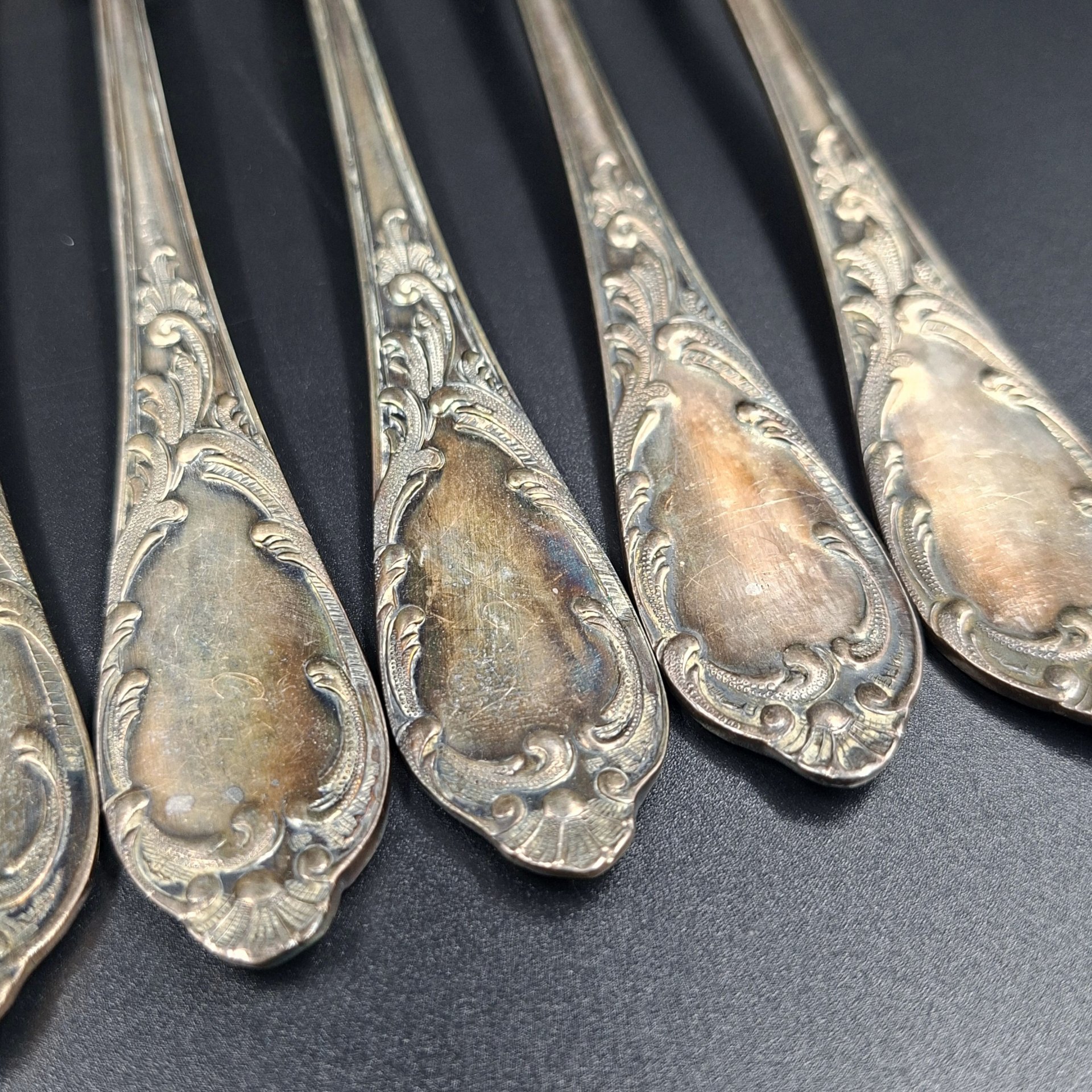 Набор из семи вилок с растительным декором, мНЦ (медь-никель-цинк), Вольнянский завод столовых приборов им. Шевченко (ЗiШ, ЗиШ), СССР, 1960-1980 гг.