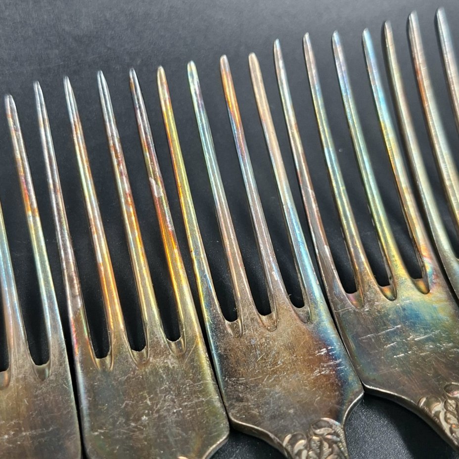 Набор из семи вилок с растительным декором, мНЦ (медь-никель-цинк), Вольнянский завод столовых приборов им. Шевченко (ЗiШ, ЗиШ), СССР, 1960-1980 гг.