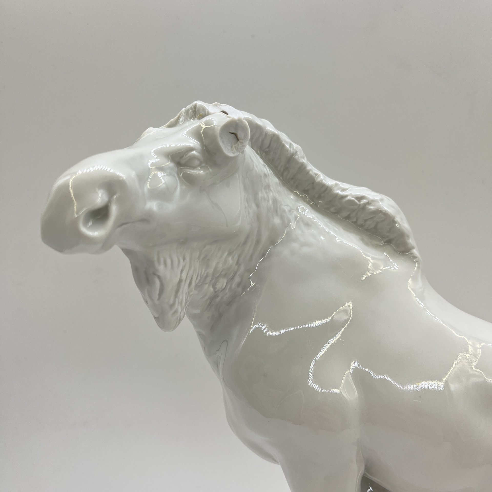 Статуэтка "Лось", скульптор Б. Я. Воробьёв (под реставрацию), фарфор, Ленинградский фарфоровый завод (ЛФЗ), СССР, 1950-1960 гг.