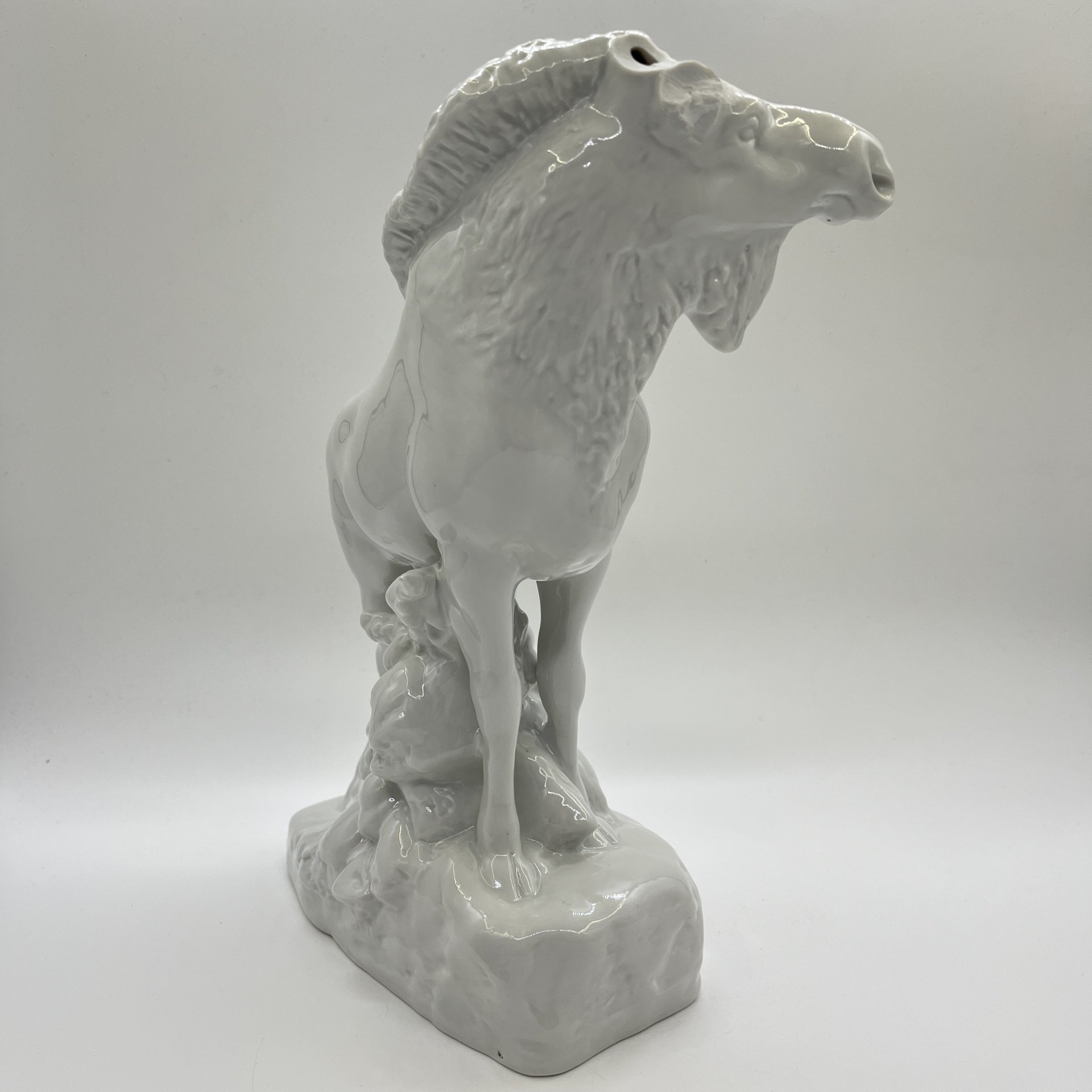 Статуэтка "Лось", скульптор Б. Я. Воробьёв (под реставрацию), фарфор, Ленинградский фарфоровый завод (ЛФЗ), СССР, 1950-1960 гг.