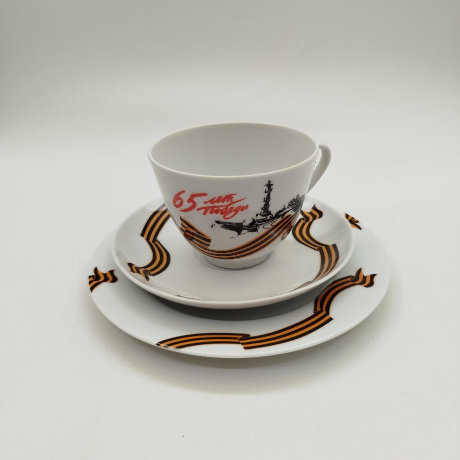Чайная тройка "65 лет Победы", фарфор, Императорский фарфоровый завод (ИФЗ), Россия, 2010 г.