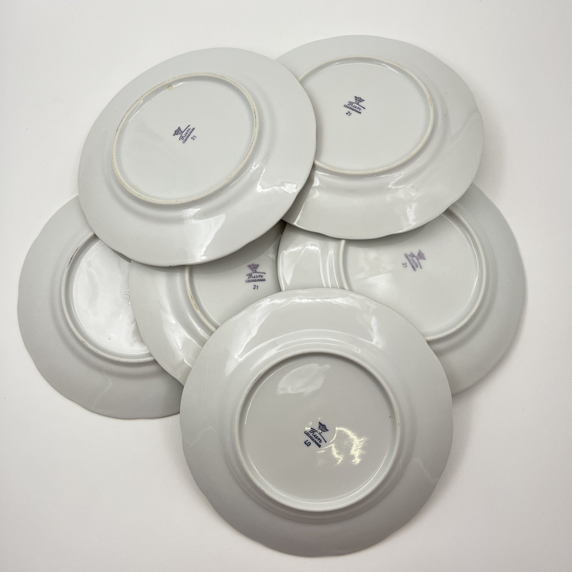Набор десертных тарелок с цветочным декором на 6 персон, фарфор, деколь, золочение, Thun (Тун), Чехословакия, 1970-1980 гг.