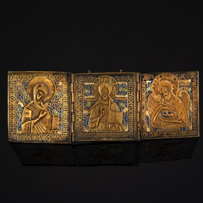 Складень трёхстворчатый «Деисус» (Богоматерь, Иисус Христос, Иоанн Предтеча (Креститель)), декорированный изображением Голгофского креста на одной створке