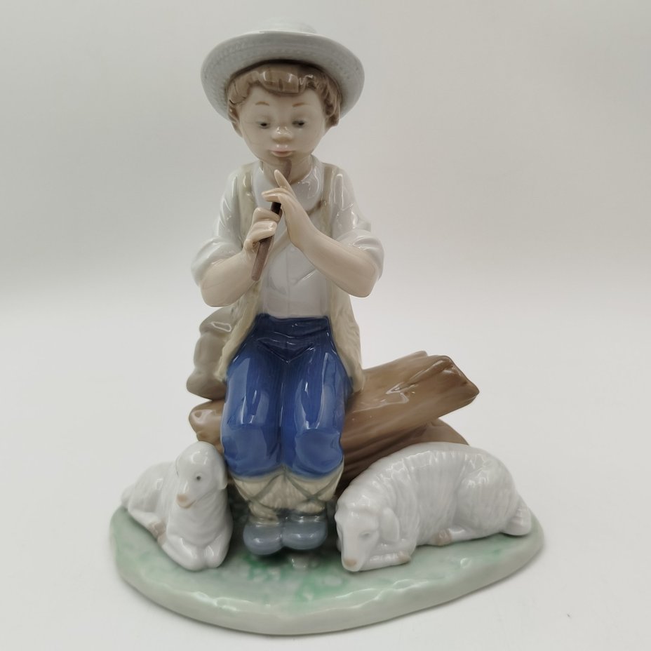 Статуэтка "Пастушок с овцами", фарфор, роспись, NAO Porcelain, Испания, 1987 г.