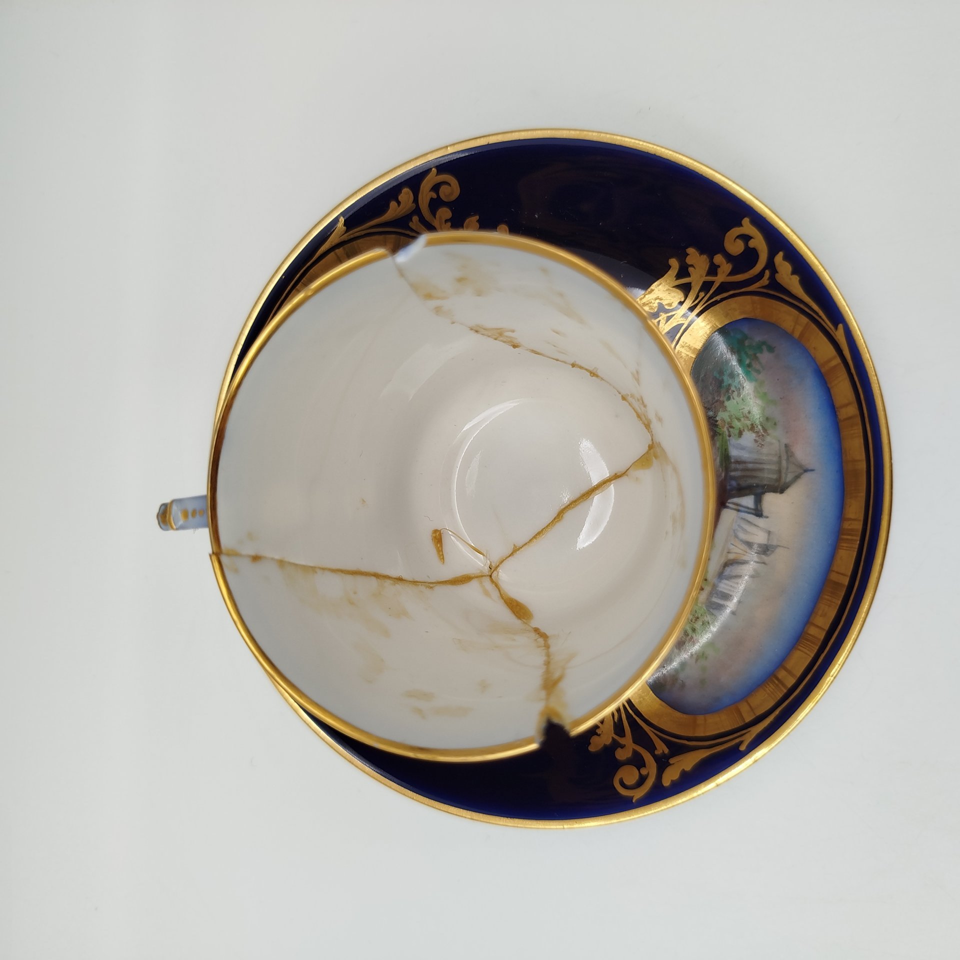 Пара кофейная с батальным сюжетом "Битва при Рокруа", (выполнена для дворца Тюильри "Chateau des Tuileries"), фарфор, крытье кобальтом, роспись, золочение, Севрская фарфоровая мануфактура (Sevres), Франция, 1844 г.