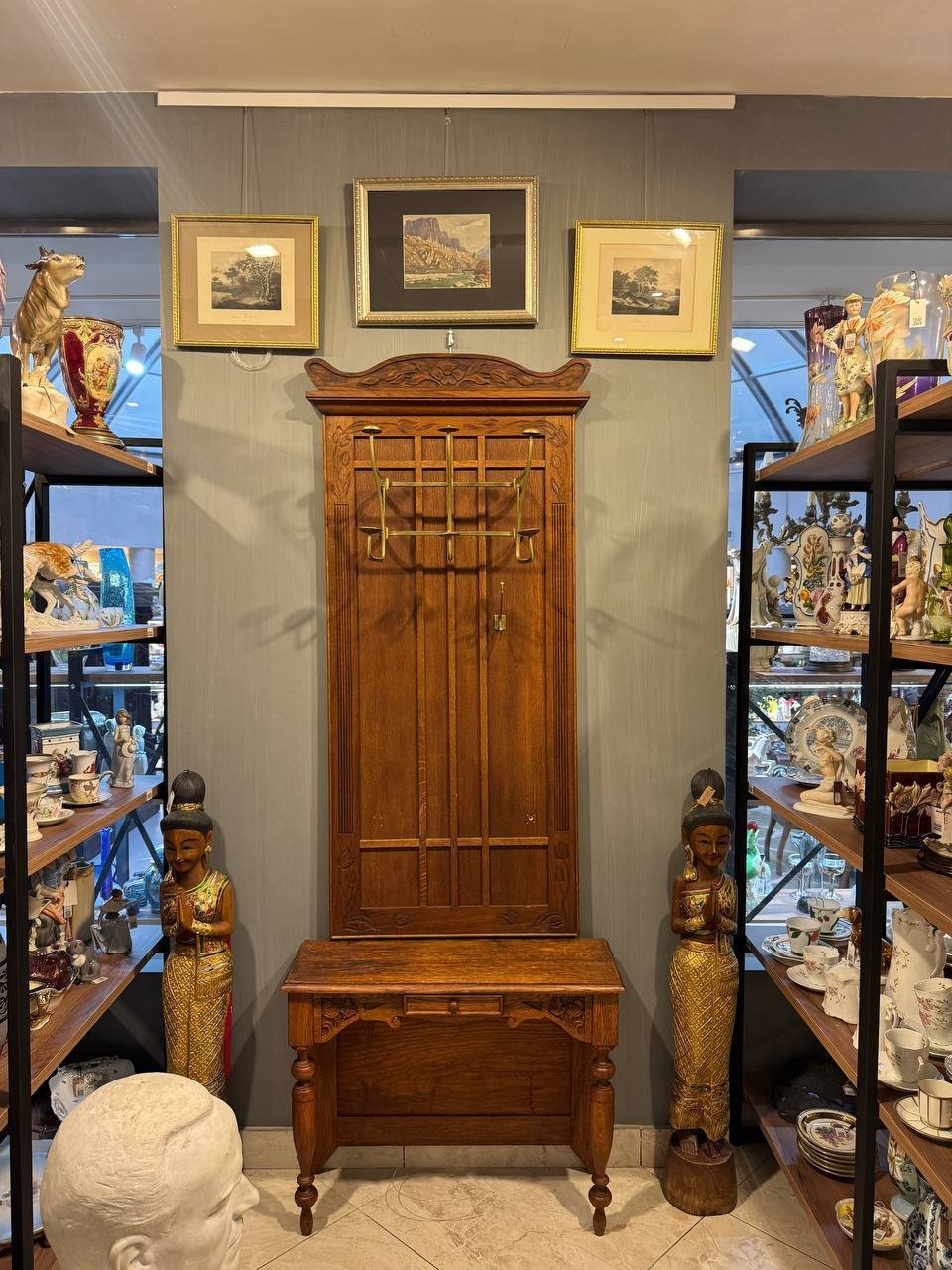 Вешалка в стиле Модерн с консолью