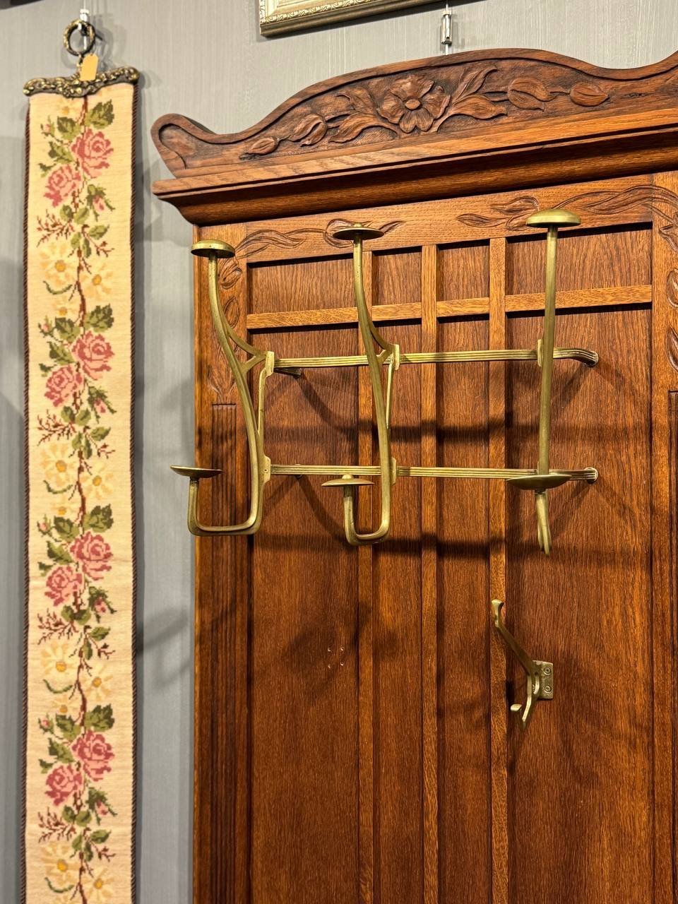 Вешалка в стиле Модерн с консолью