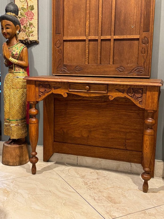 Вешалка в стиле Модерн с консолью