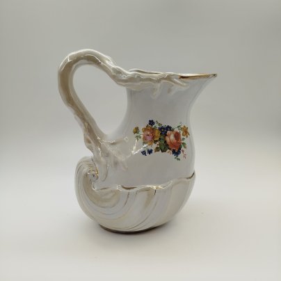 Кувшин с цветочным декором и фигурной ручкой, фаянс, золочение, деколь, люстр, СССР, 1970-1990 гг.
