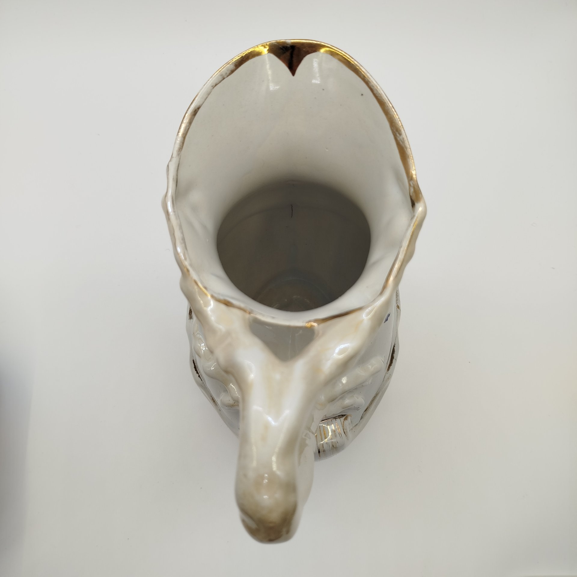 Кувшин с цветочным декором и фигурной ручкой, фаянс, золочение, деколь, люстр, СССР, 1970-1990 гг.