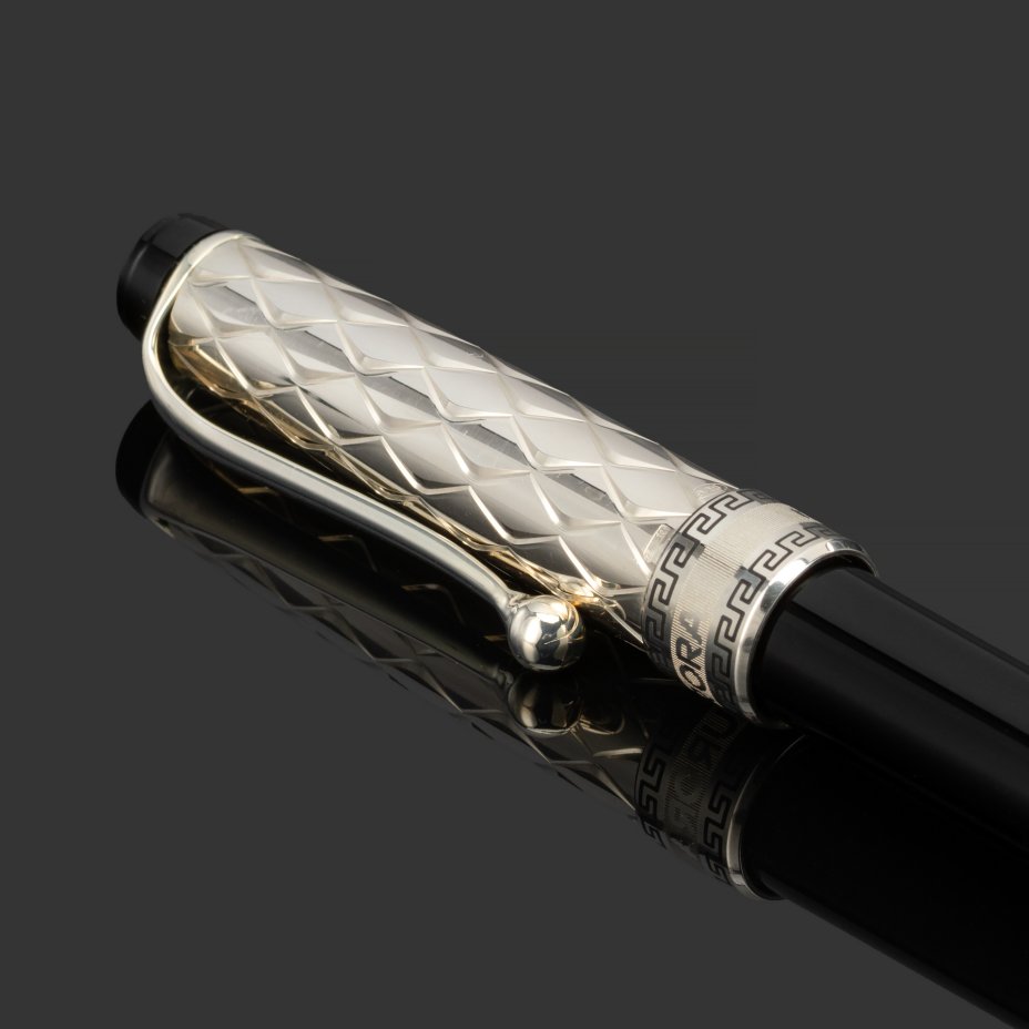 Шариковая ручка Aurora Optima Riflessi Sterling Silver Cap Black Barrel в подарочной коробке