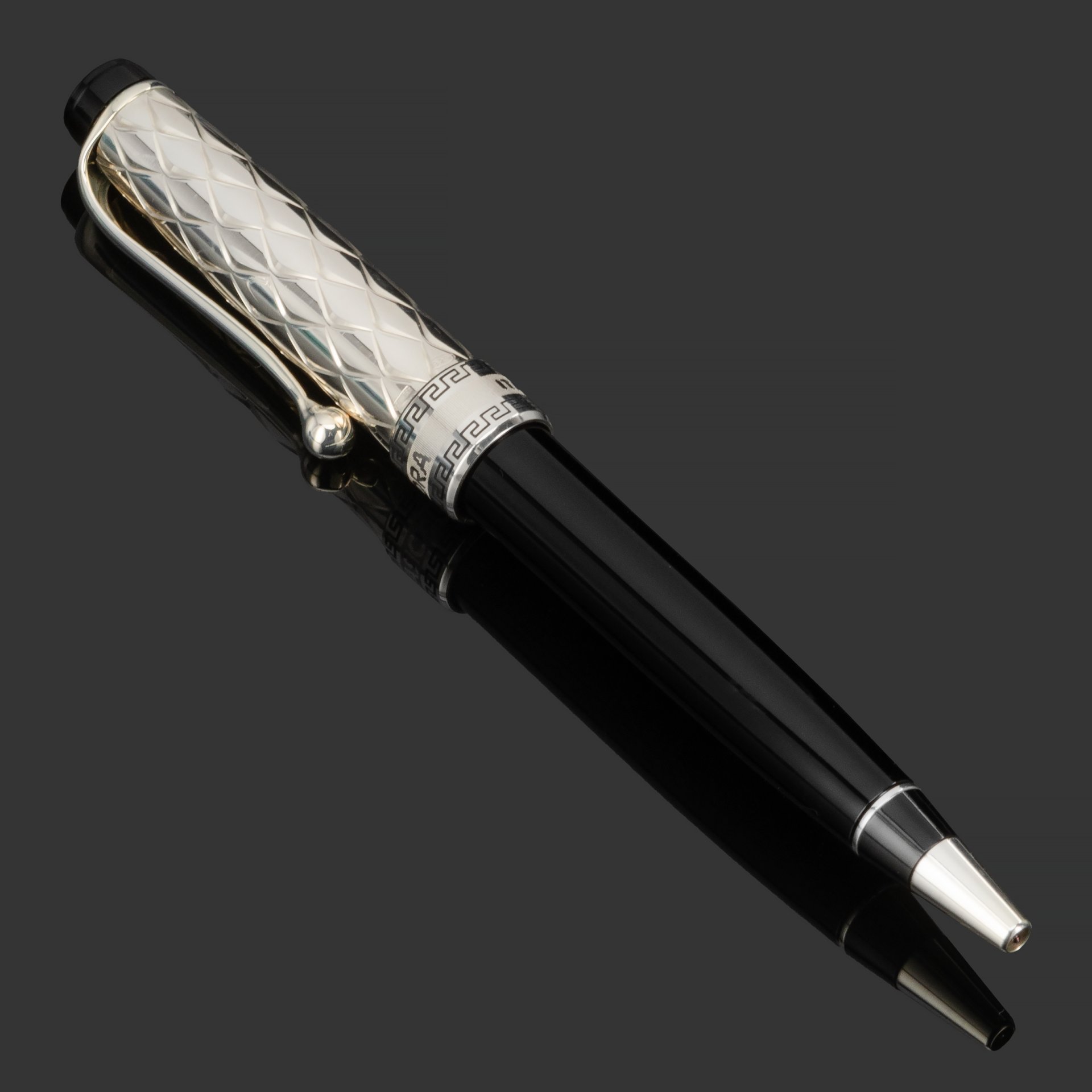 Шариковая ручка Aurora Optima Riflessi Sterling Silver Cap Black Barrel в подарочной коробке