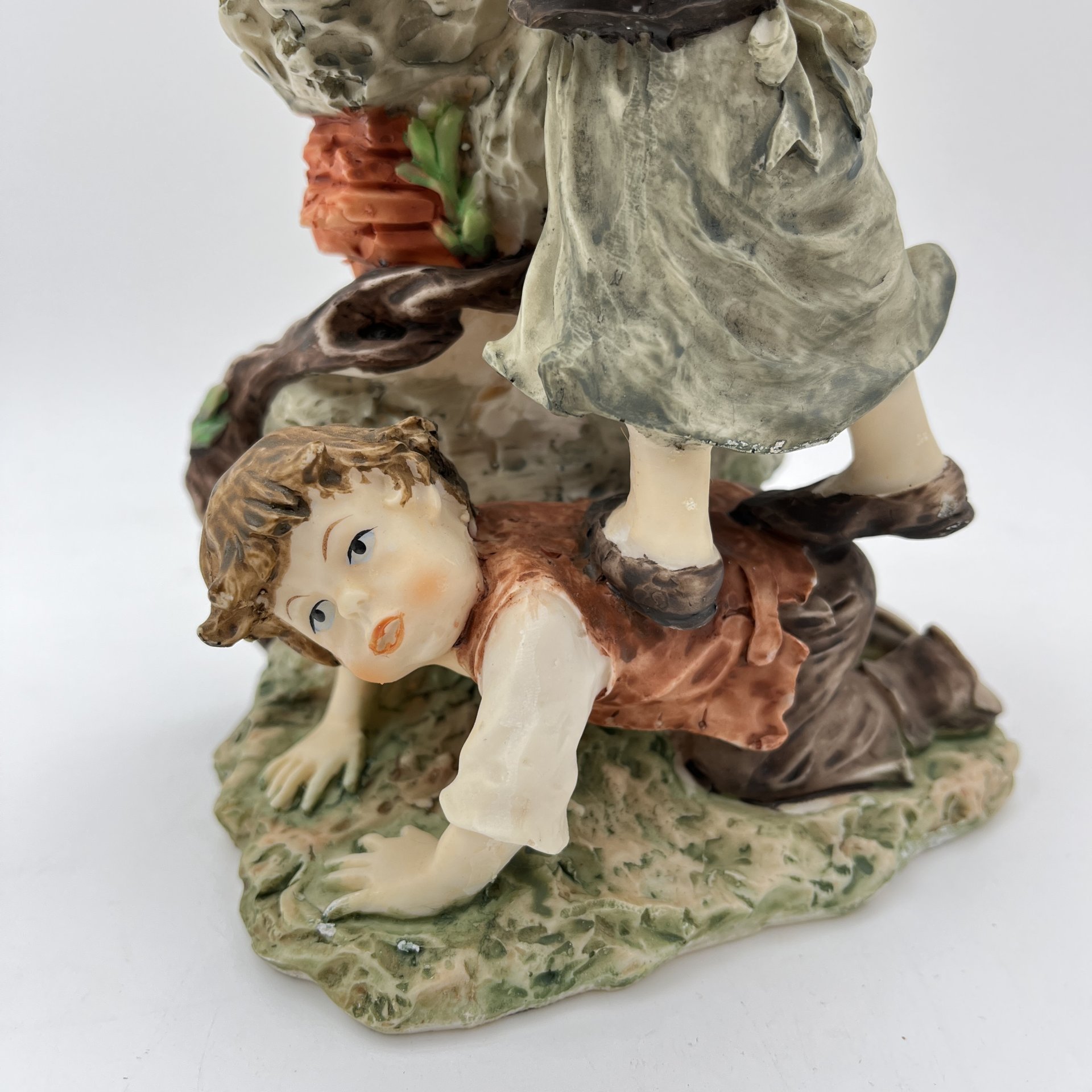 Статуэтка "Цветы для Мадонны"