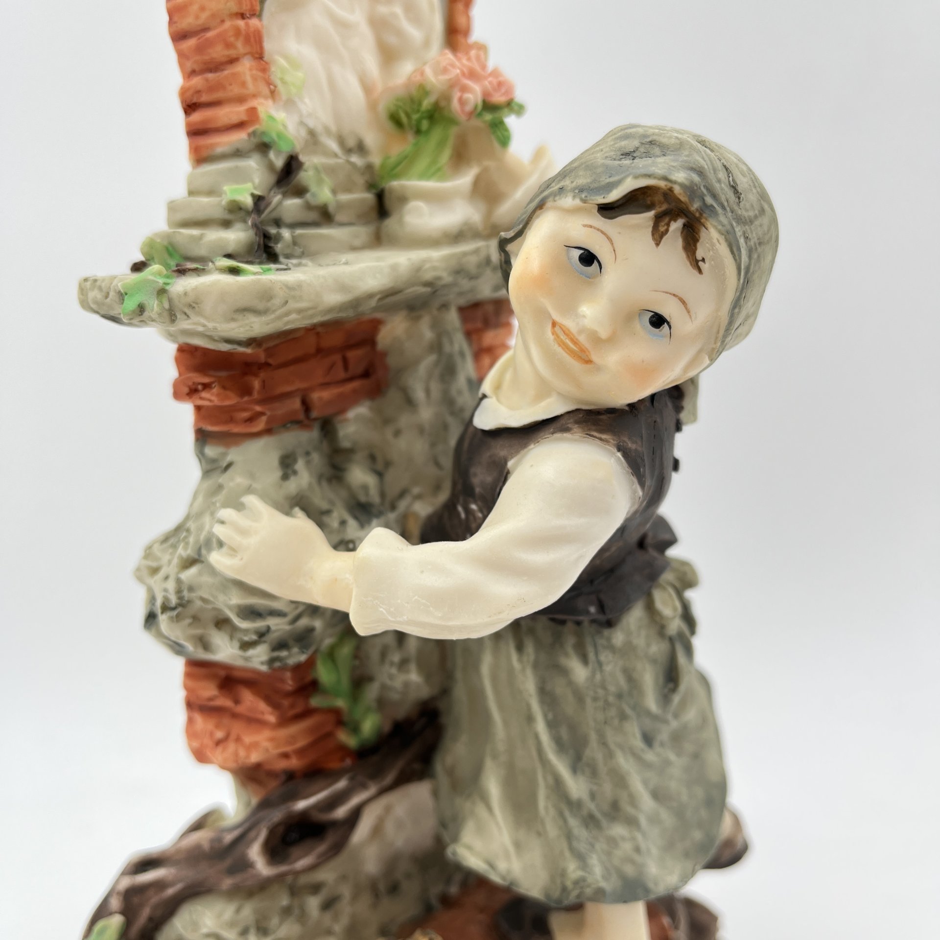 Статуэтка "Цветы для Мадонны"