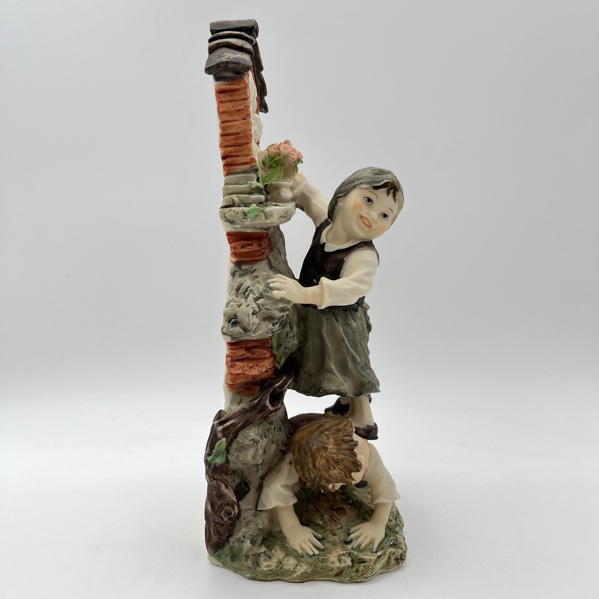 Статуэтка "Цветы для Мадонны"