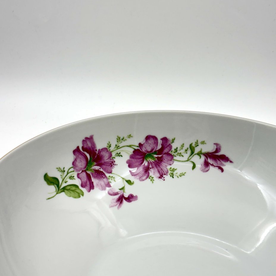 Салатник, украшенный цветочным декором, фарфор, деколь, золочение, Freiberger Porzellan, ГДР, 1970-1995 гг.