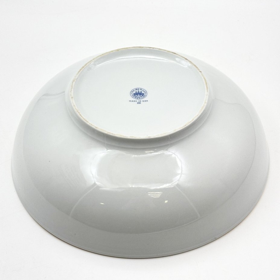 Салатник, украшенный цветочным декором, фарфор, деколь, золочение, Freiberger Porzellan, ГДР, 1970-1995 гг.