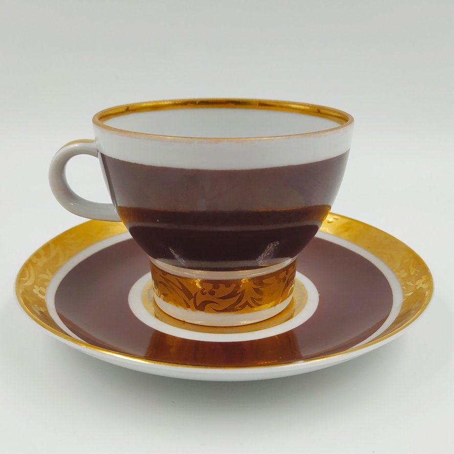 Пара чайная коричневого цвета с орнаментальным декором, фарфор, крытье, золочение, Ленинградский фарфоровый завод (ЛФЗ), СССР, 1970-1992 гг.