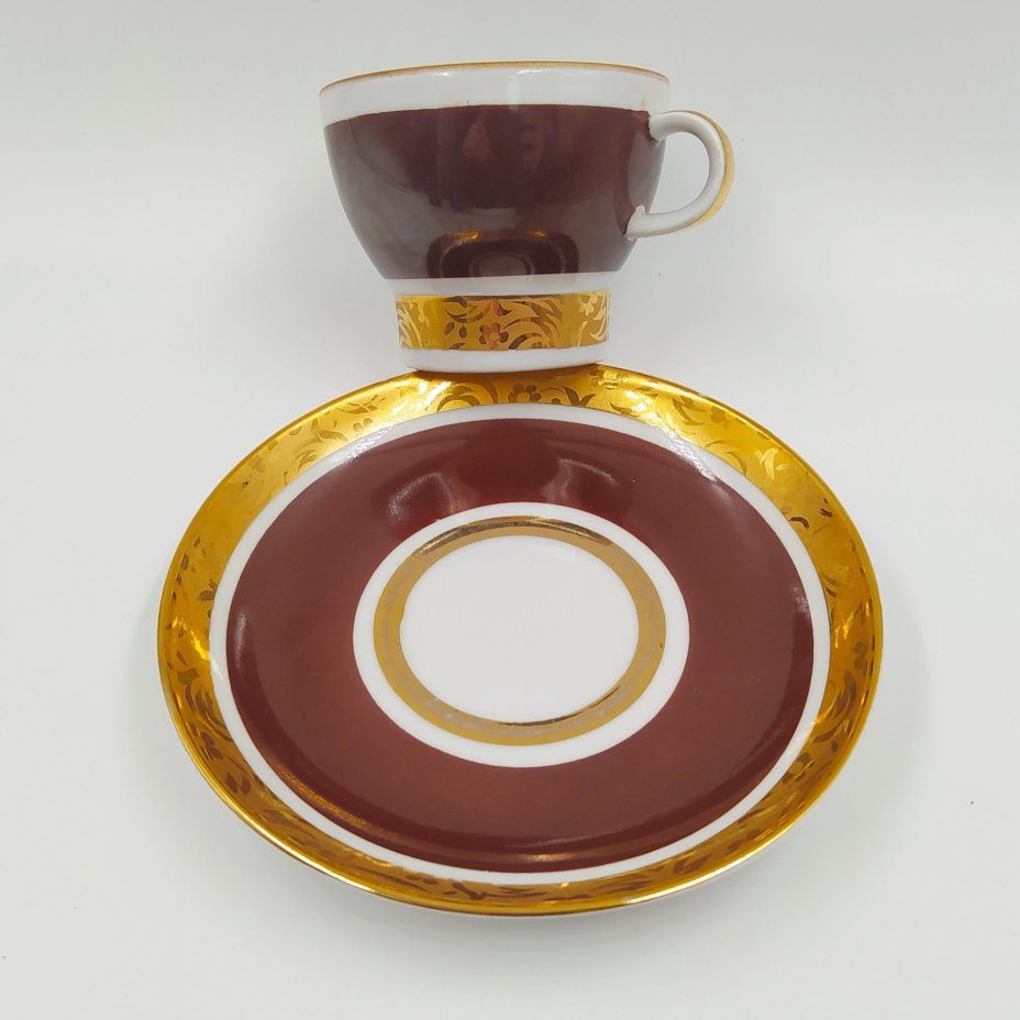 Пара чайная коричневого цвета с орнаментальным декором, фарфор, крытье, золочение, Ленинградский фарфоровый завод (ЛФЗ), СССР, 1970-1992 гг.