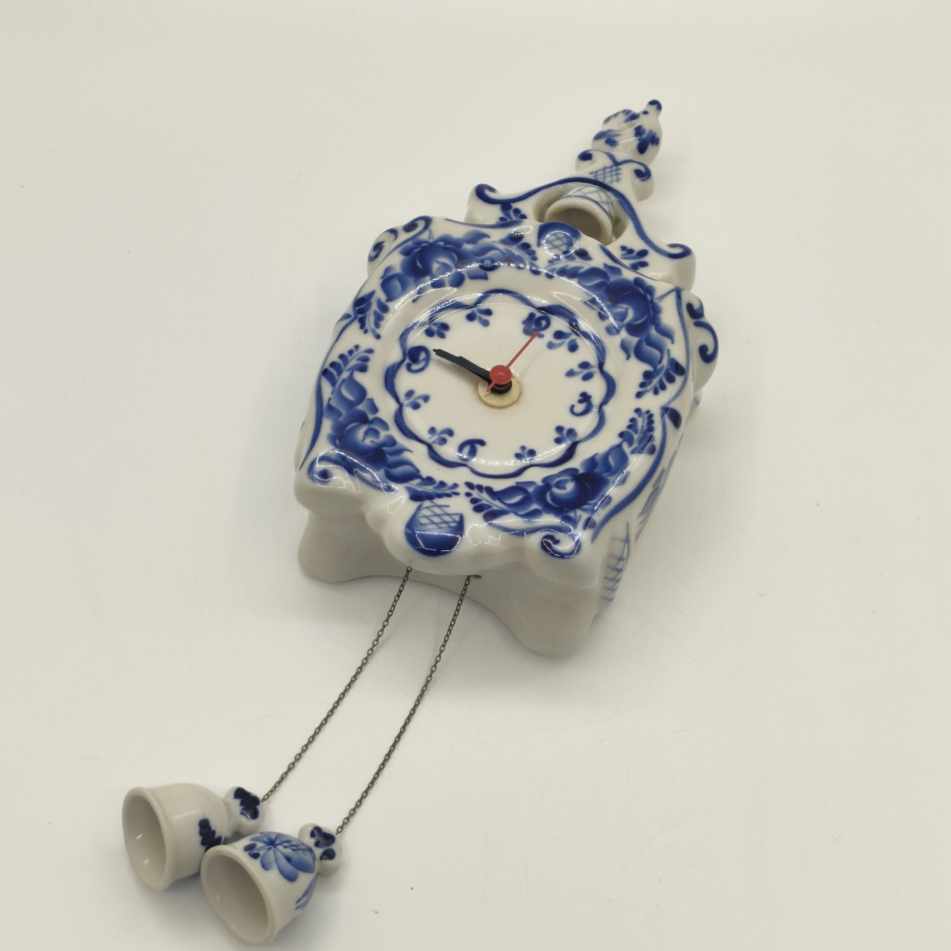 Часы настенные, фигурные, с подвесными декоративными колокольчиками, Гжель, рос. Верещагина