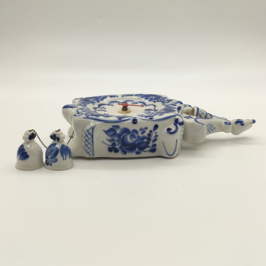 Часы настенные, фигурные, с подвесными декоративными колокольчиками, Гжель, рос. Верещагина