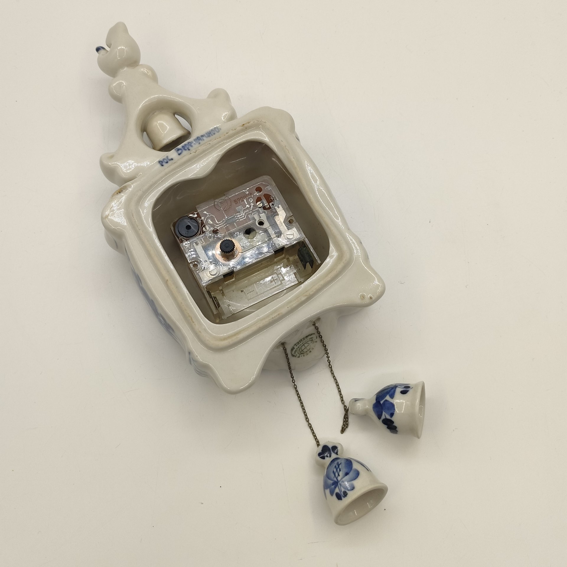 Часы настенные, фигурные, с подвесными декоративными колокольчиками, Гжель, рос. Верещагина