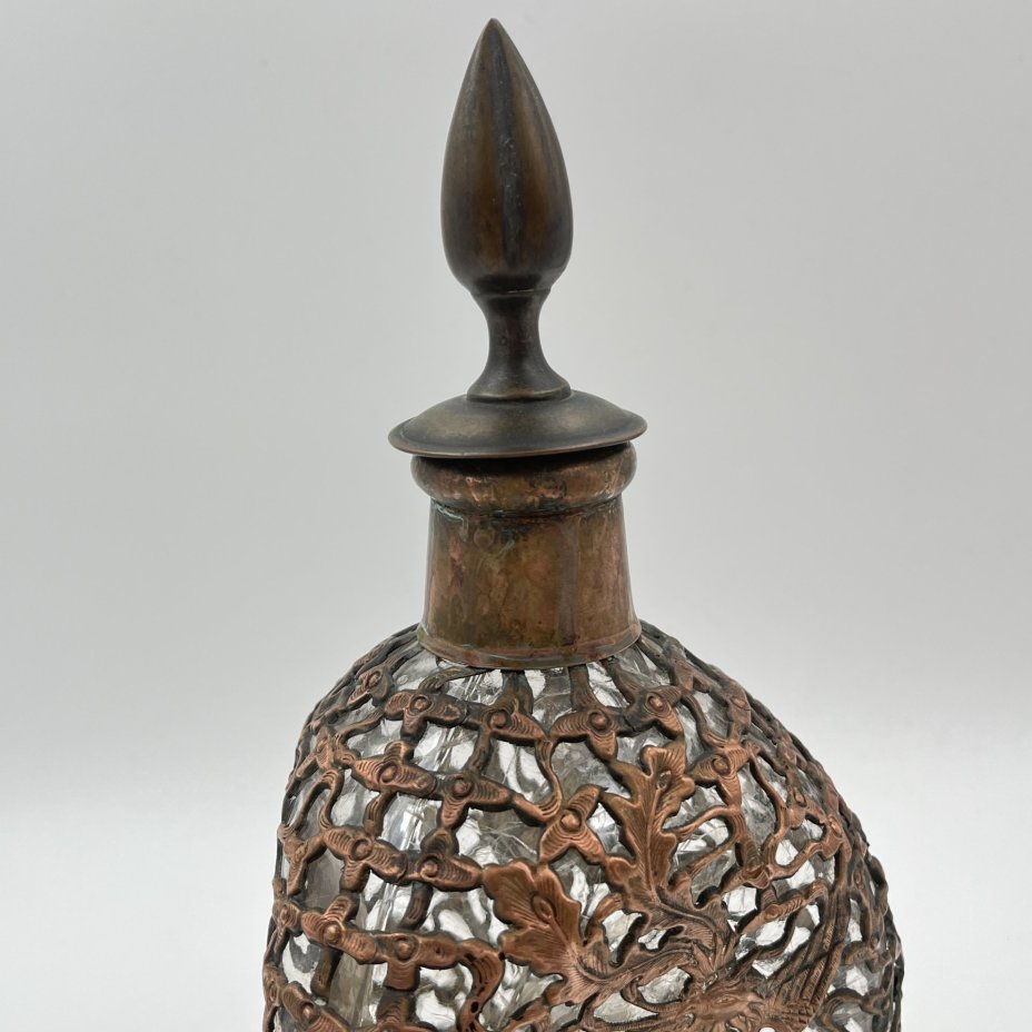 Штоф в оплётке с изображением дракона и феникса, стекло, металл, Китай, 1940-1960 гг.