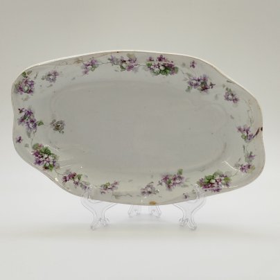 Блюдо сервировочное фигурное в стиле модерн с цветочным декором, фаянс, деколь, золочение, Товарищество М.С. Кузнецова, Российская империя, 1889-1917 гг.
