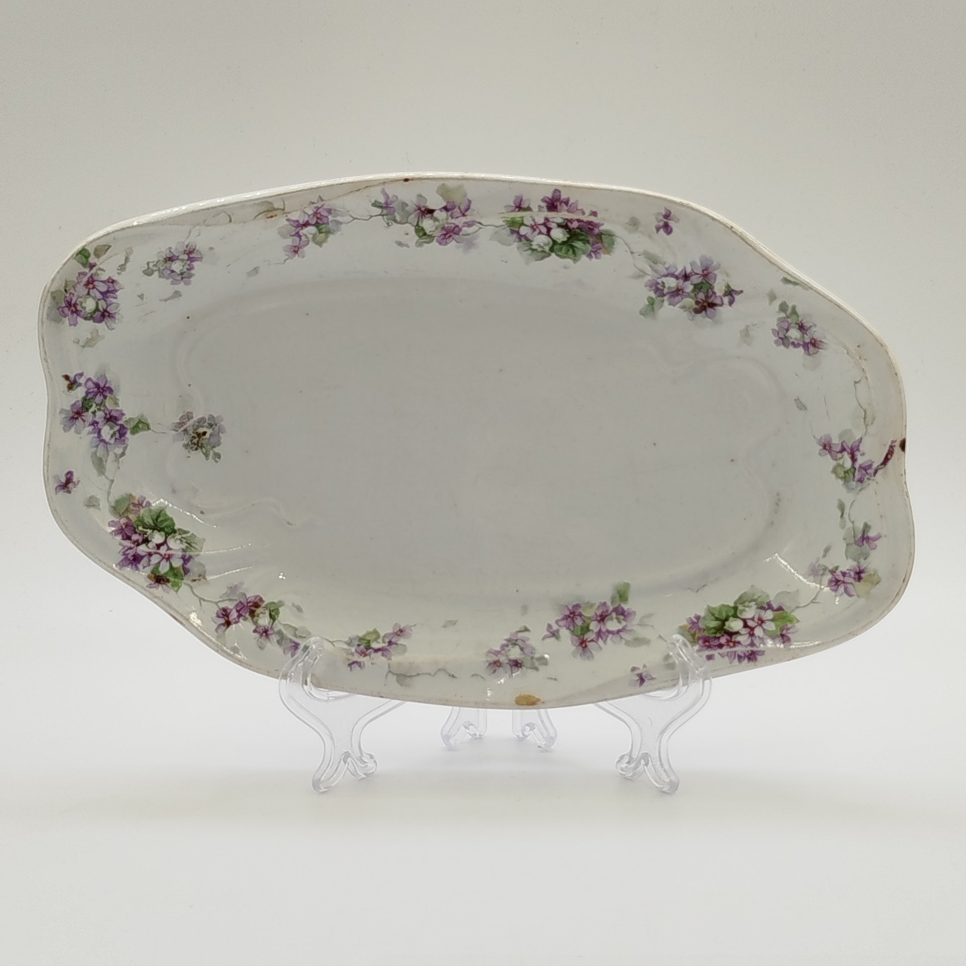 Блюдо сервировочное фигурное в стиле модерн с цветочным декором, фаянс, деколь, золочение, Товарищество М.С. Кузнецова, Российская империя, 1889-1917 гг.