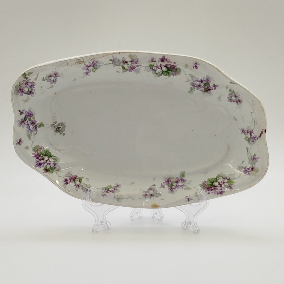 Блюдо сервировочное фигурное в стиле модерн с цветочным декором, фаянс, деколь, золочение, Товарищество М.С. Кузнецова, Российская империя, 1889-1917 гг.