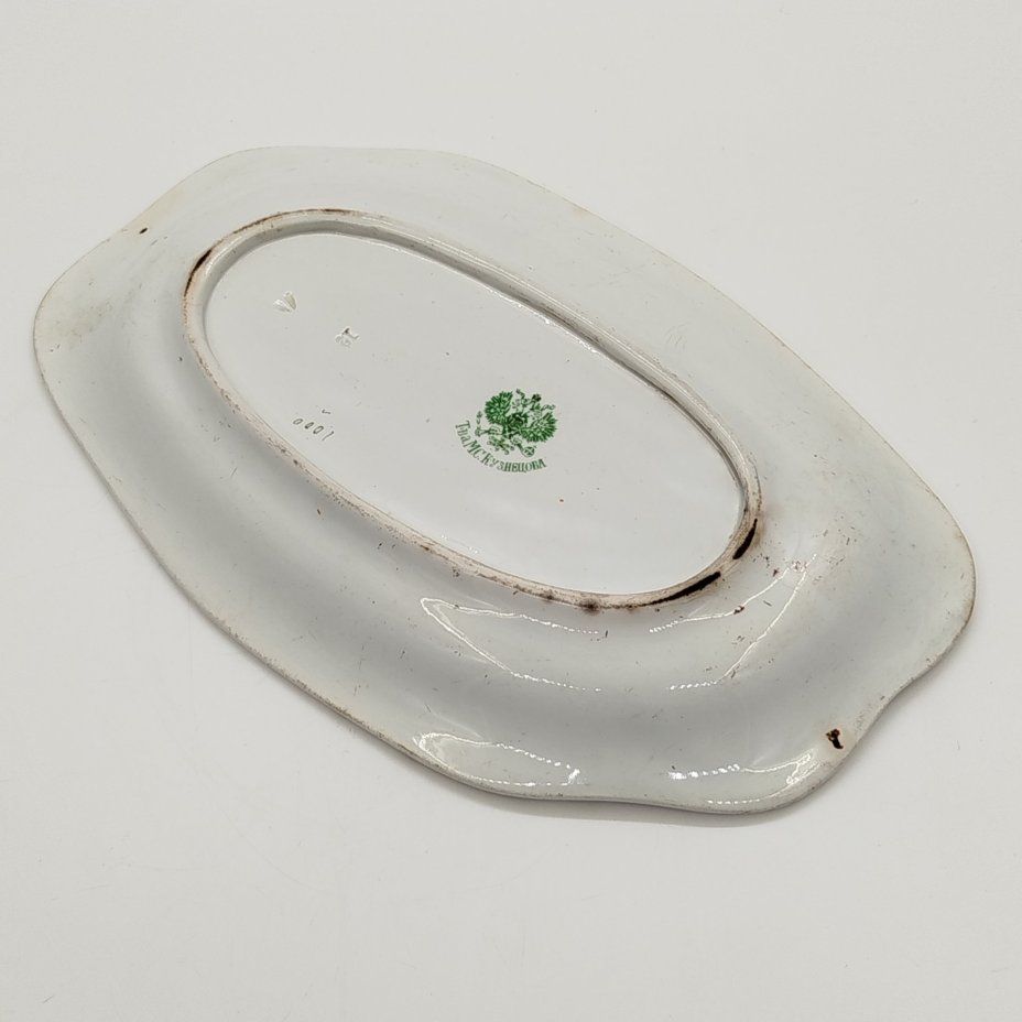 Блюдо сервировочное фигурное в стиле модерн с цветочным декором, фаянс, деколь, золочение, Товарищество М.С. Кузнецова, Российская империя, 1889-1917 гг.