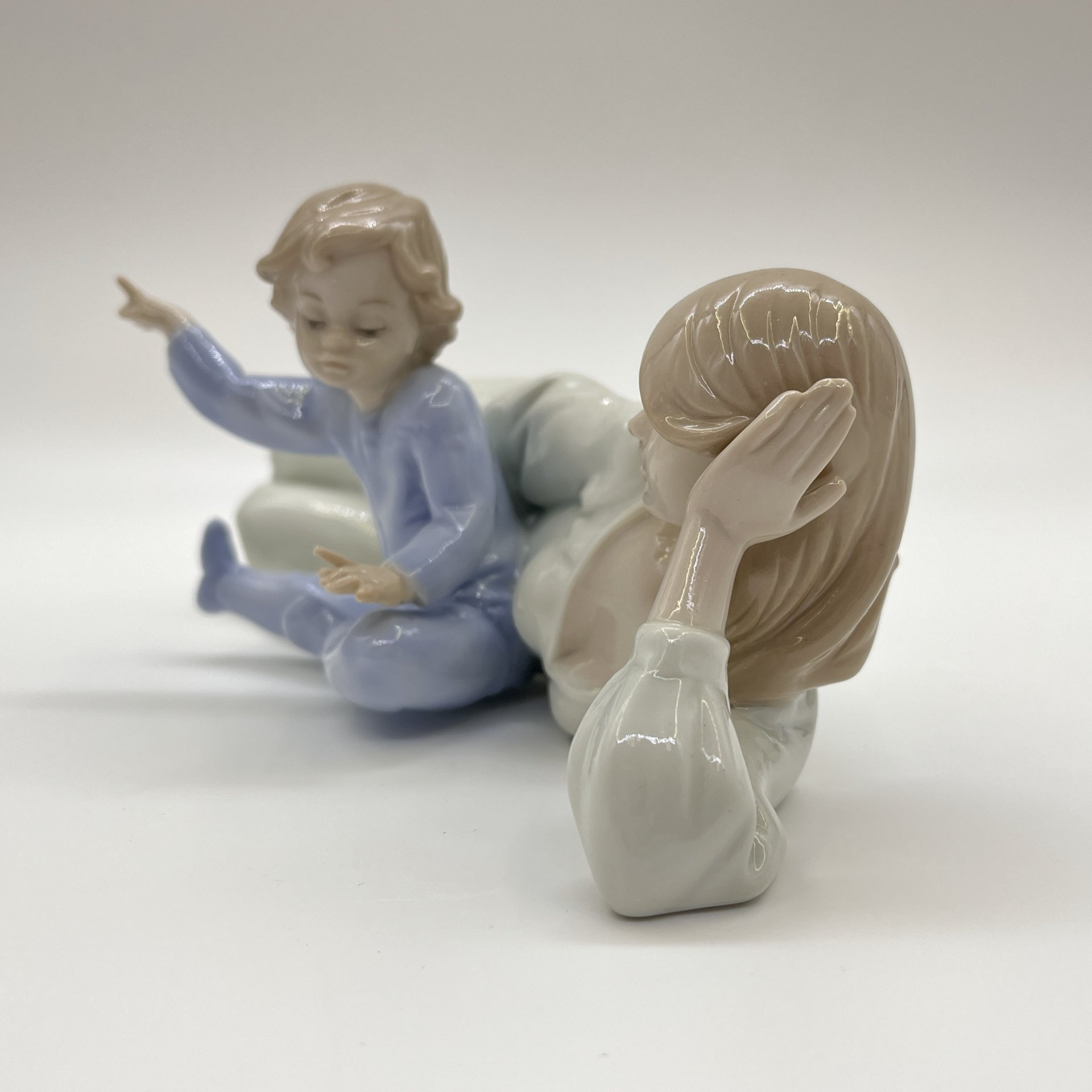 Статуэтка "Девушка с ребенком", фарфор, Pavone, Италия, 2025 г.
