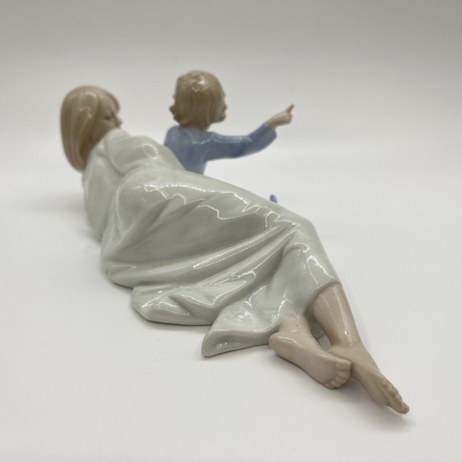 Статуэтка "Девушка с ребенком", фарфор, Pavone, Италия, 2025 г.